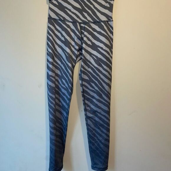 aerie zebra leggings - Picture 2 of 3